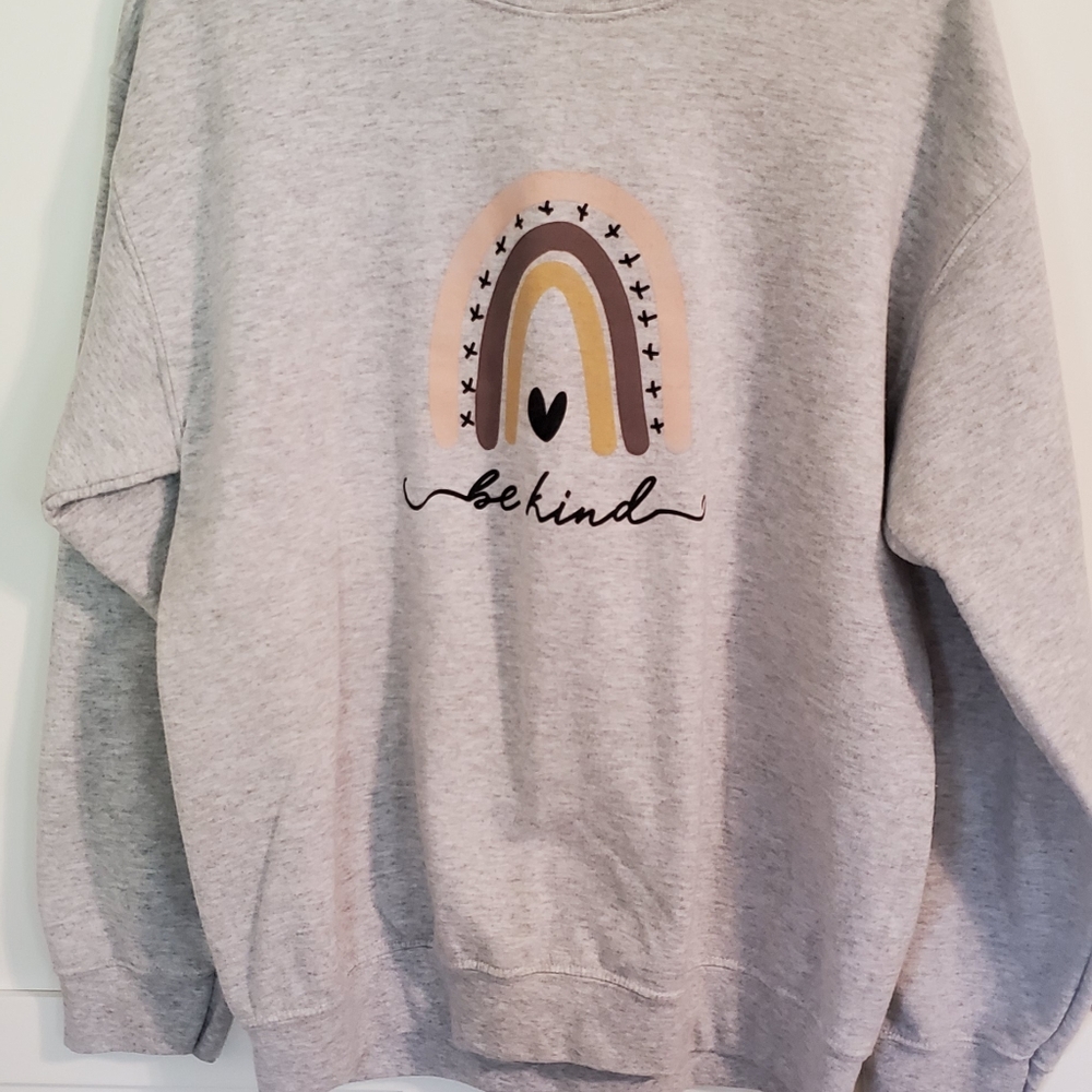 Be Kind Sweatshirt size M